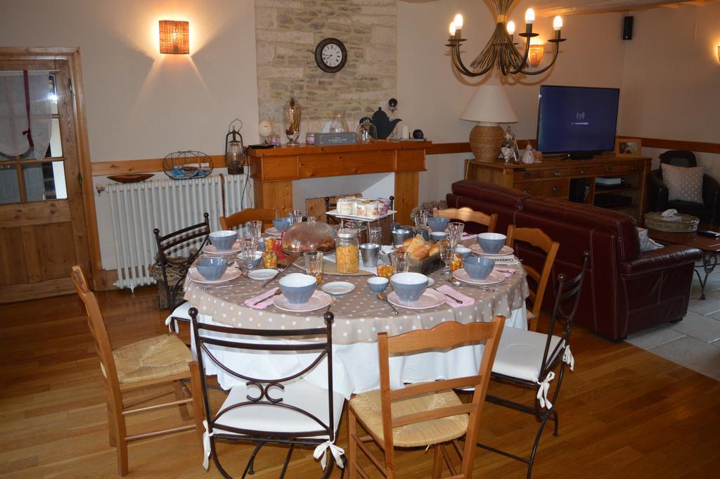 Gite De La Cour Campandre-Valcongrain Bagian luar foto